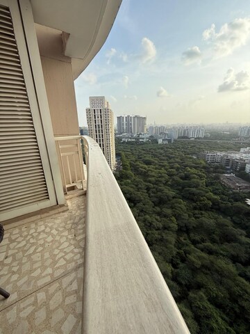 Balcony in 3 BHK Builder Floor at DLF Park Place, Sector 54 – for Rent