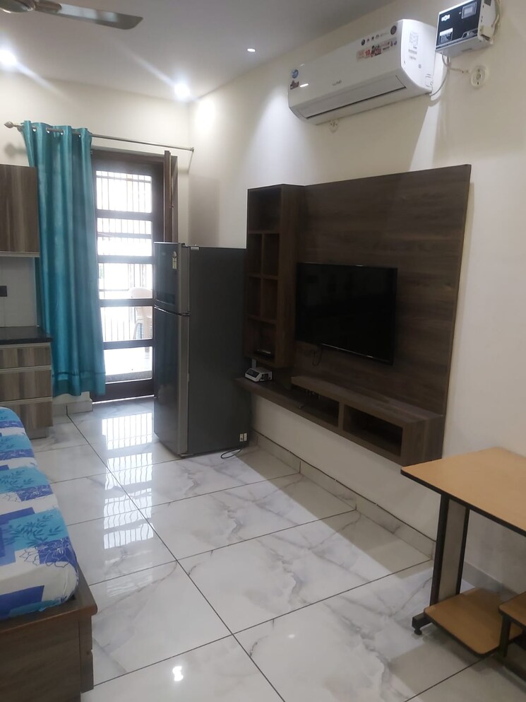 Living Room, sector 55 1.5 Bedroom 700 Sq.Ft. Independent House In Sector 55 Noida 9000335