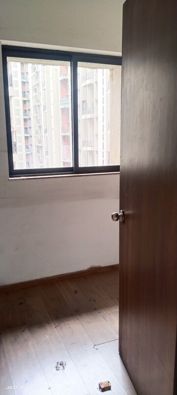 Room in 1.5 BHK Apartment at Lodha Palava City Lakeshore Greens, Dombivli East – for Rent