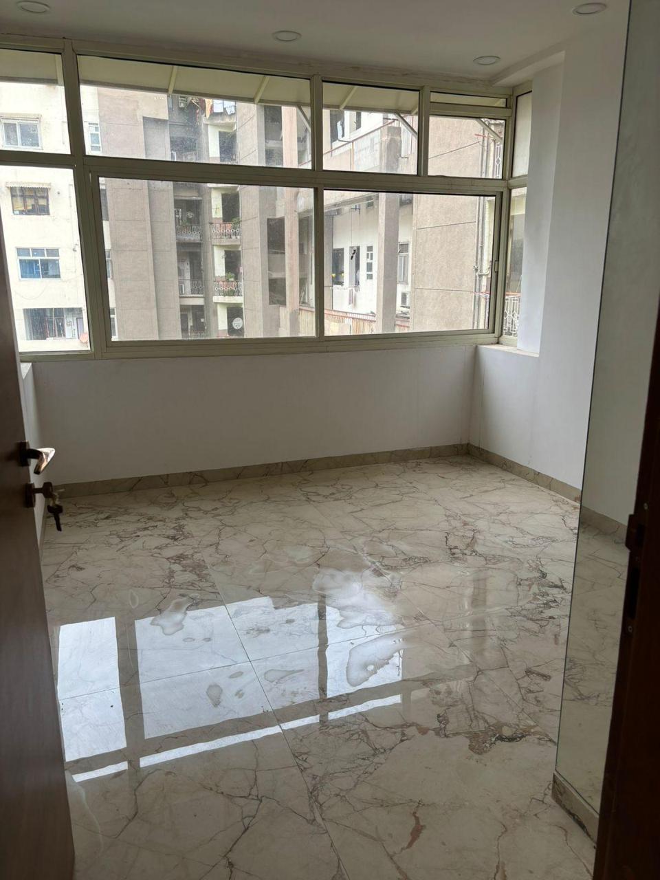 4 BHK + Servant Room Apartment For Sale in Supriya Apartment