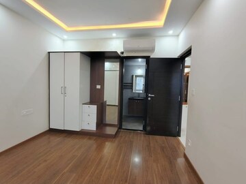Room in 3 BHK Apartment at Rajapushpa Provincia, Narsingi – for Rent