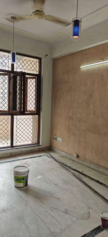 Room in 3 BHK Apartment at Shri Banke Vihari, Sector 56 – for Rent