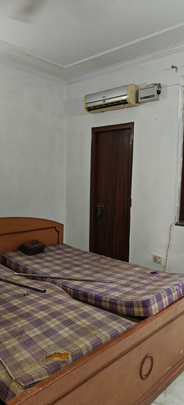 Bedroom in 3 BHK Apartment at Shri Banke Vihari, Sector 56 – for Rent