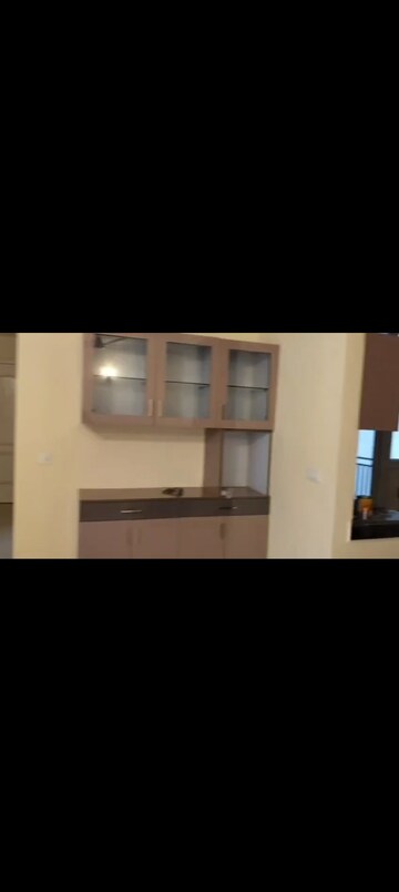 Room in 3 BHK Apartment at Omaxe The Palace, Gomti Nagar – for Rent