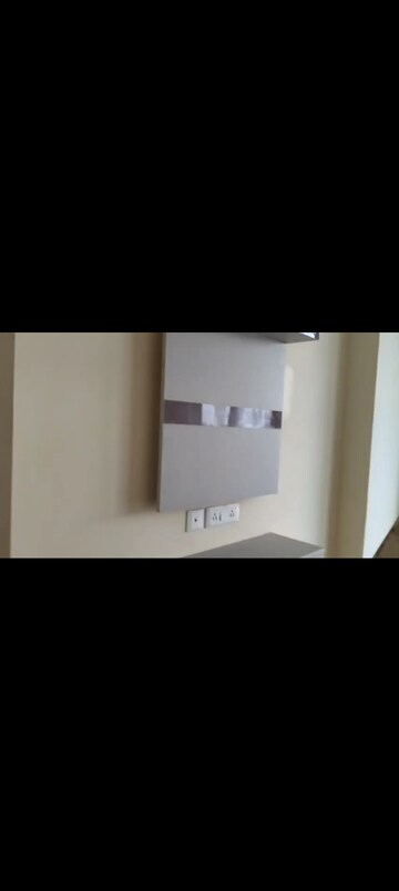 Room in 3 BHK Apartment at Omaxe The Palace, Gomti Nagar – for Rent