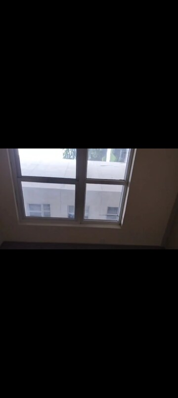Room in 3 BHK Apartment at Omaxe The Palace, Gomti Nagar – for Rent