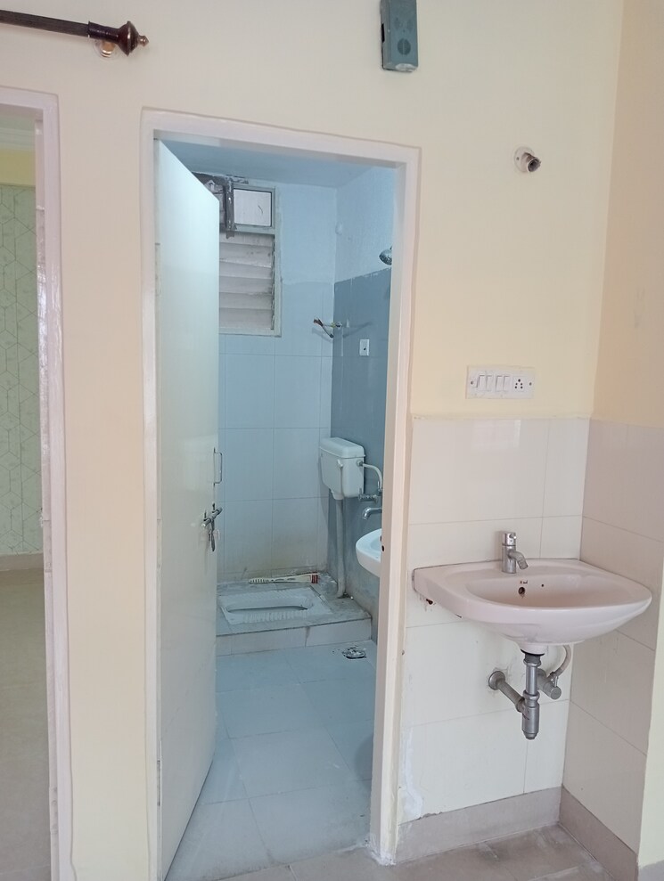 Bathroom, sagar-royal-villas 3 Bedroom 1200 Sq.Ft. Apartment In Baghmugalia Bhopal 9000480