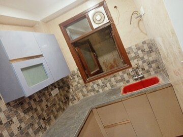 Furnished Amenities in 3 BHK Builder Floor at Sultanpur – for Sale