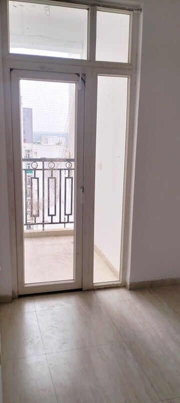 Room in 3.5 BHK Apartment at Ansal API Celebrity Greens, Ashiyana – for Rent