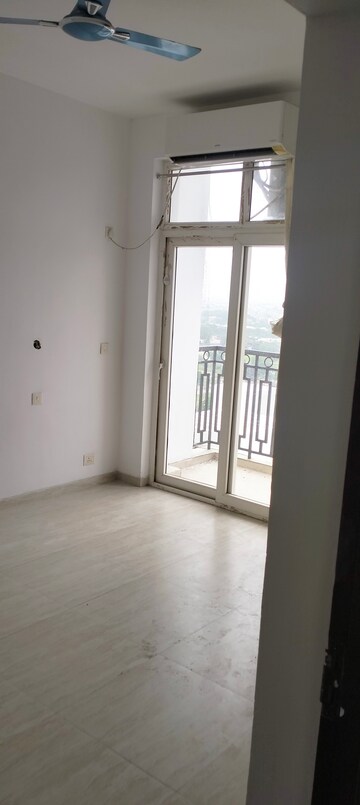Room in 3.5 BHK Apartment at Ansal API Celebrity Greens, Ashiyana – for Rent
