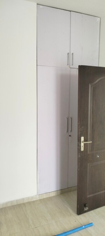 Building Lobby in 3.5 BHK Apartment at Ansal API Celebrity Greens, Ashiyana – for Rent