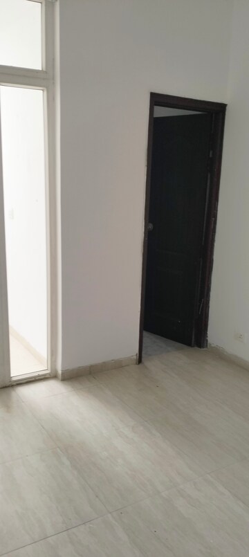 Room in 3.5 BHK Apartment at Ansal API Celebrity Greens, Ashiyana – for Rent