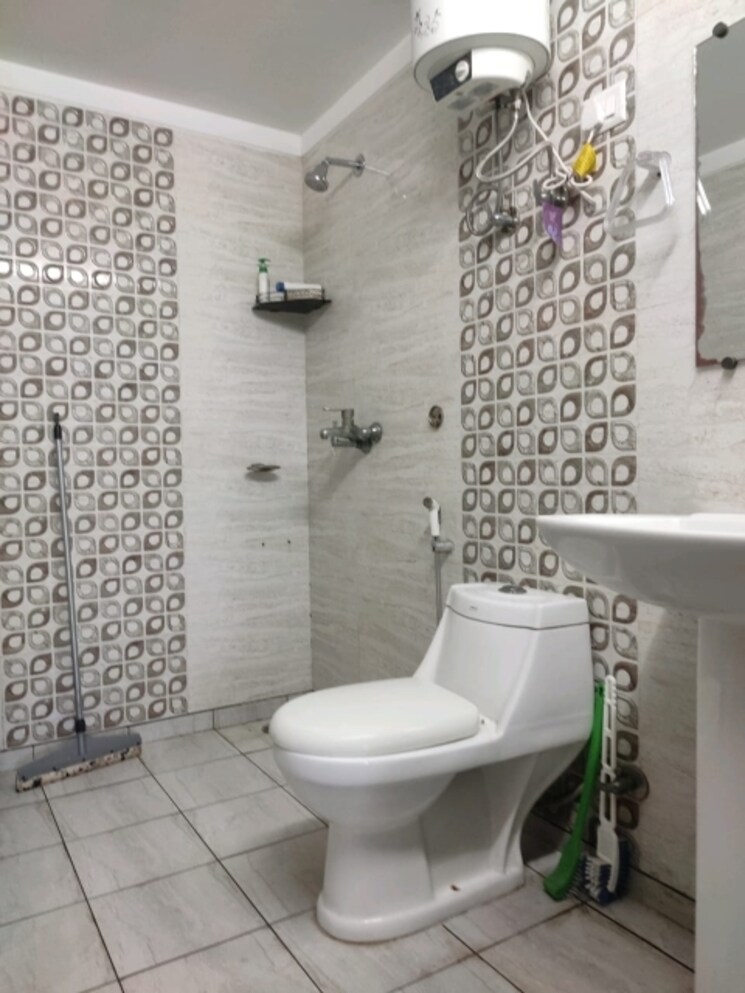 Bathroom, mahagun-maple 4 Bedroom 3500 Sq.Ft. Apartment In Sector 50 Noida 9000576