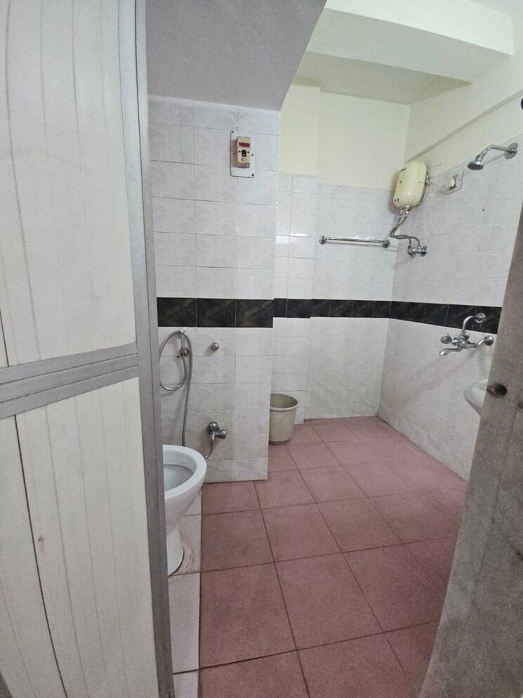 Bathroom, puraniks-kanchanpushp-complex 2 Bedroom 650 Sq.Ft. Apartment In Kavesar Thane 9000594