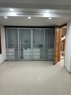 Building Lobby in 6+ BHK Independent House at RWA Apartments Sector 39, Sector 39 – for Sale