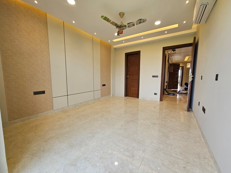 Room, sector 84 4 Bedroom 350 Sq.Yd. Builder Floor In Sector 84 Faridabad 9000609