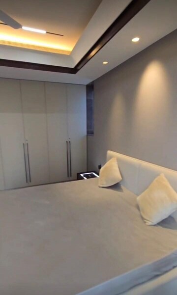 Room in 3 BHK Apartment at Lodha Trump Tower, Worli – for Rent