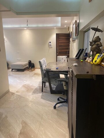 Team Area in 2 BHK Apartment at Andheri West – for Rent