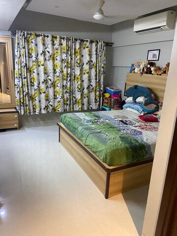 Bedroom in 2 BHK Apartment at Andheri West – for Rent