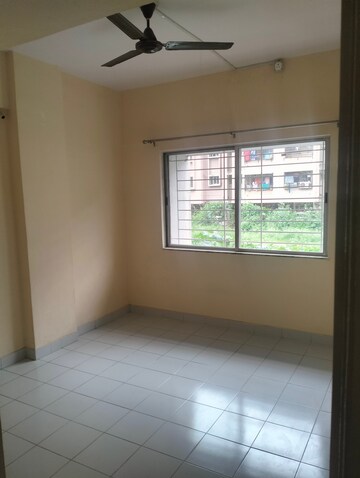 Room in 2 BHK Apartment at Kumar Parag, Wanowrie – for Rent