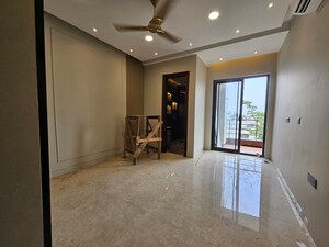 Room in 4 BHK Builder Floor at Sector 84 – for Sale