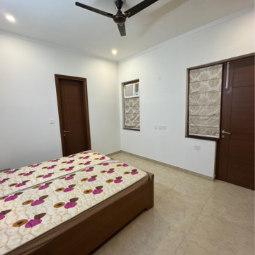 Bedroom in 3.5 BHK Builder Floor at Sector 23 – for Rent