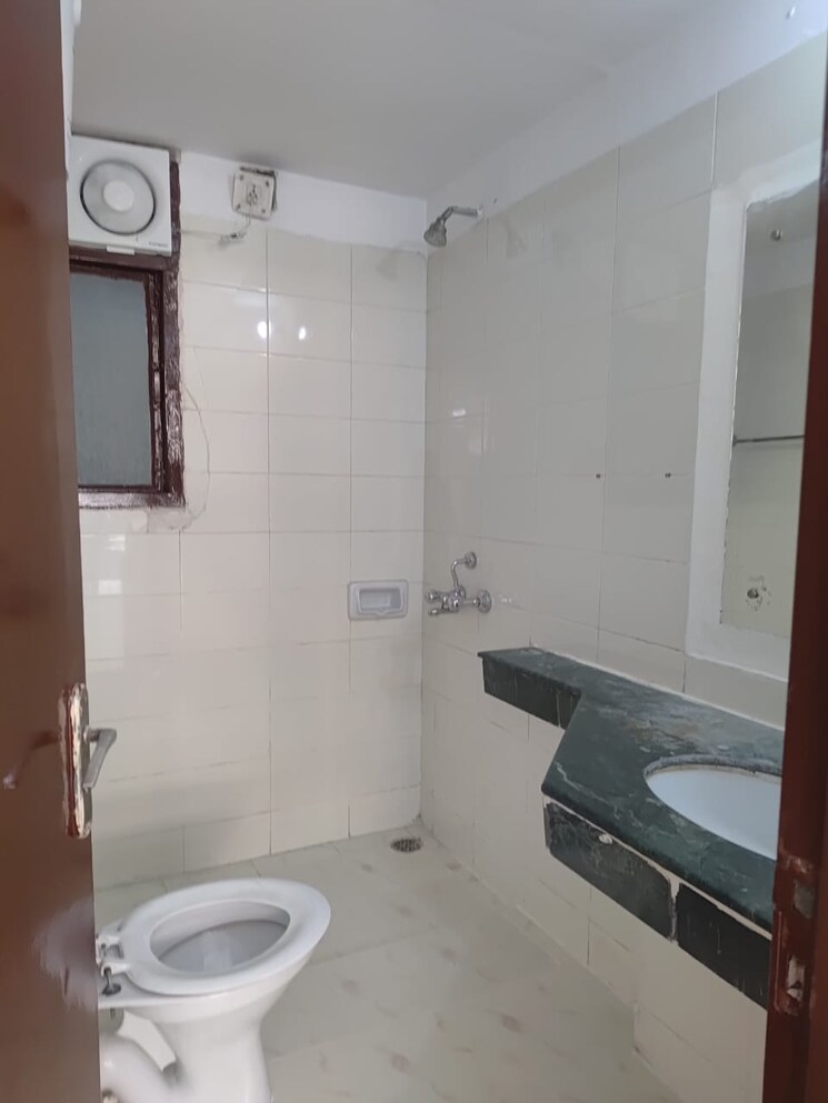 Bathroom, ansal-sushant-estate 2 Bedroom 980 Sq.Ft. Apartment In Sector 52 Gurgaon 9000697
