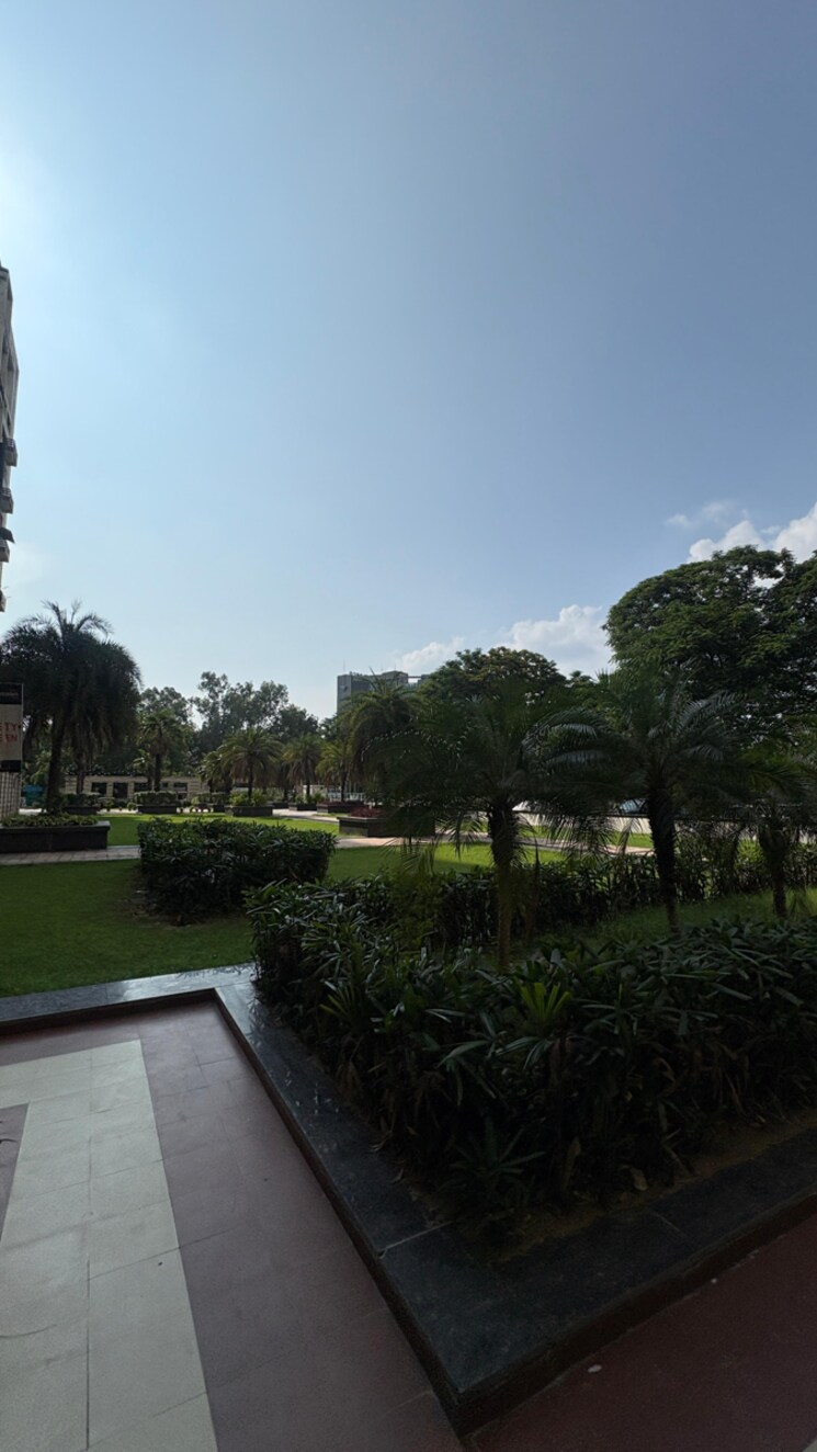 Garden, rohtas-presidential-arcade 3.5 Bedroom 2350 Sq.Ft. Apartment In Vibhuti Khand Lucknow 9000732