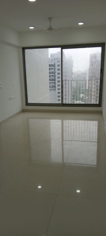 Room in 2 BHK Apartment at Sunteck City Avenue 4, Goregaon West – for Rent