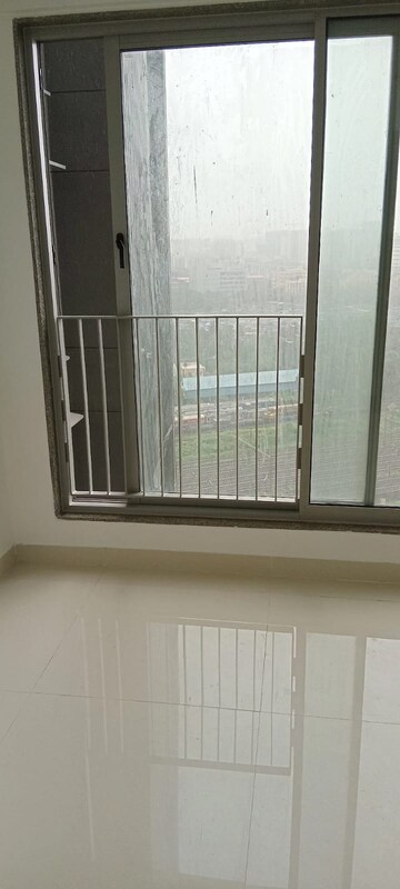 Room in 2 BHK Apartment at Sunteck City Avenue 4, Goregaon West – for Rent