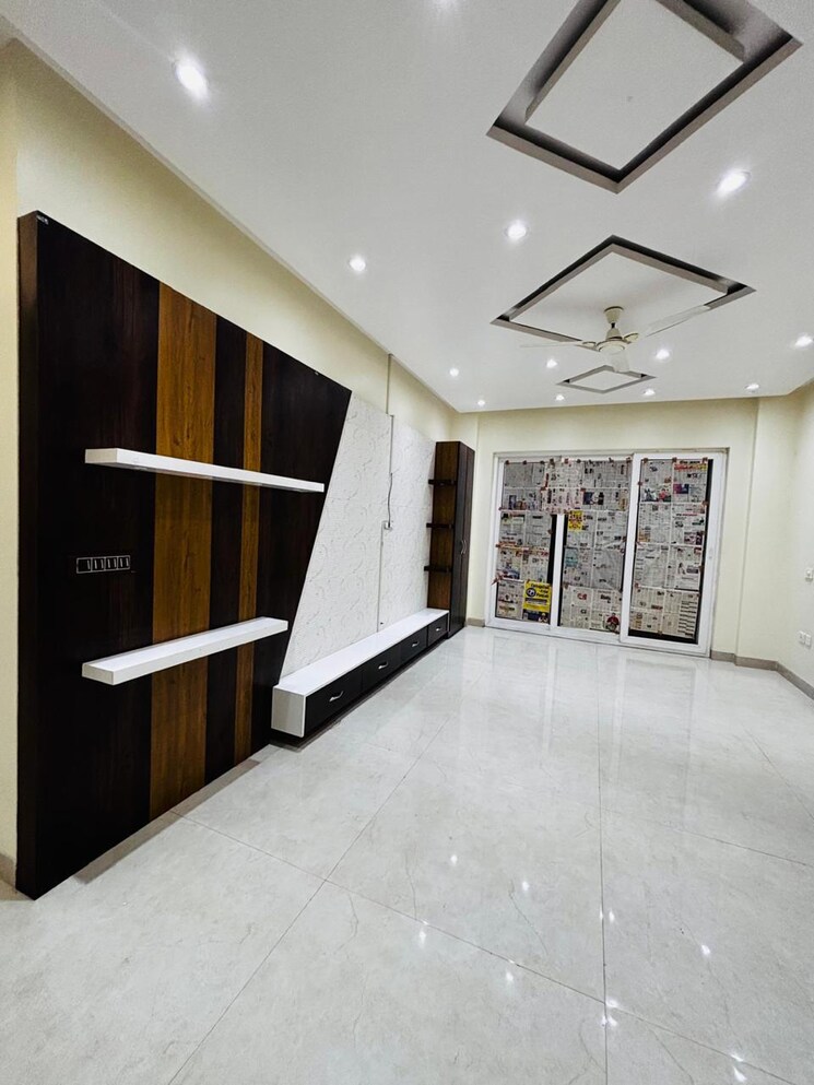 Room, shalimar-belvedere-court 3.5 Bedroom 2400 Sq.Ft. Apartment In Malesemau Lucknow 9000796