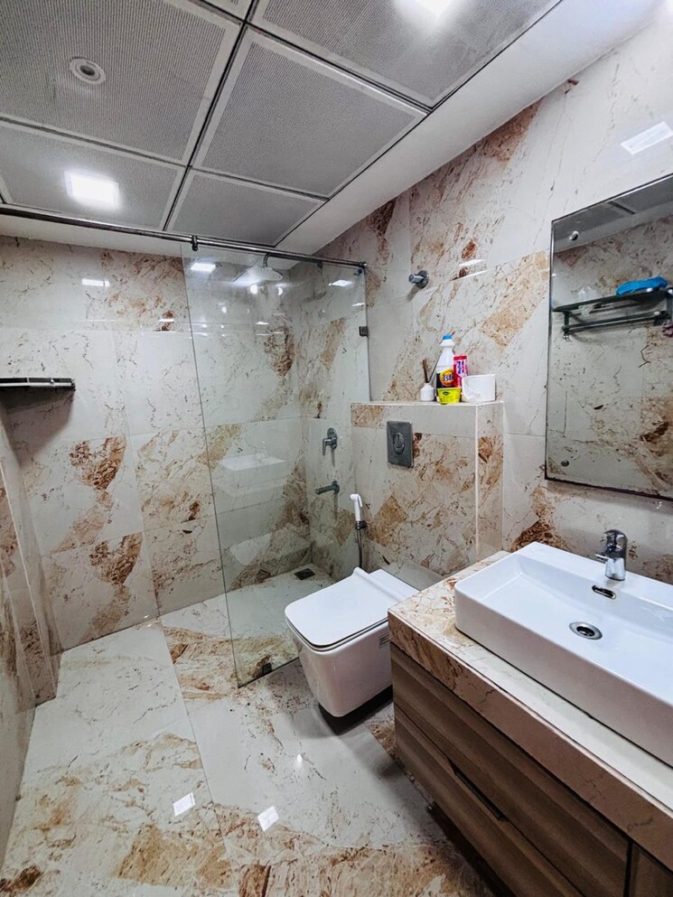 Attached Bathroom, shalimar-belvedere-court 3.5 Bedroom 2400 Sq.Ft. Apartment In Malesemau Lucknow 9000796