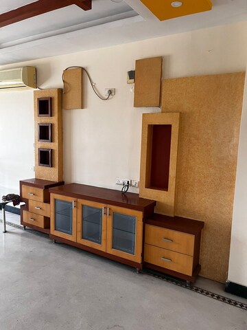 Room in 3 BHK Apartment at Saleem Nagar – for Rent