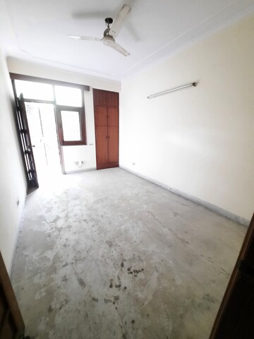 Furnished Amenities in 3 BHK Builder Floor at Shivalik Colony – for Rent