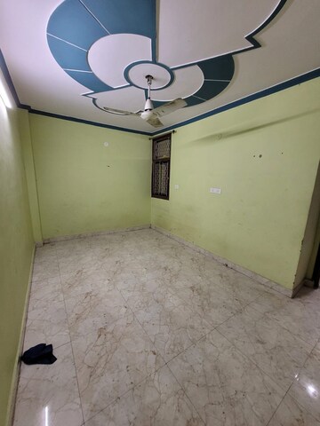 Room in 2 BHK Builder Floor at Mayur Vihar Phase 1 – for Rent