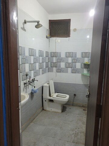 Bathroom in 2 BHK Builder Floor at Mayur Vihar Phase 1 – for Rent