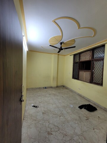 Room in 2 BHK Builder Floor at Mayur Vihar Phase 1 – for Rent