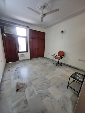 Bathroom in 3 BHK Builder Floor at Boutique Residential Apartments G-88, Saket – for Rent