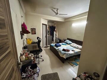 Team Area in 3 BHK Builder Floor at Ardee Mall, Sector 52 – for Rent