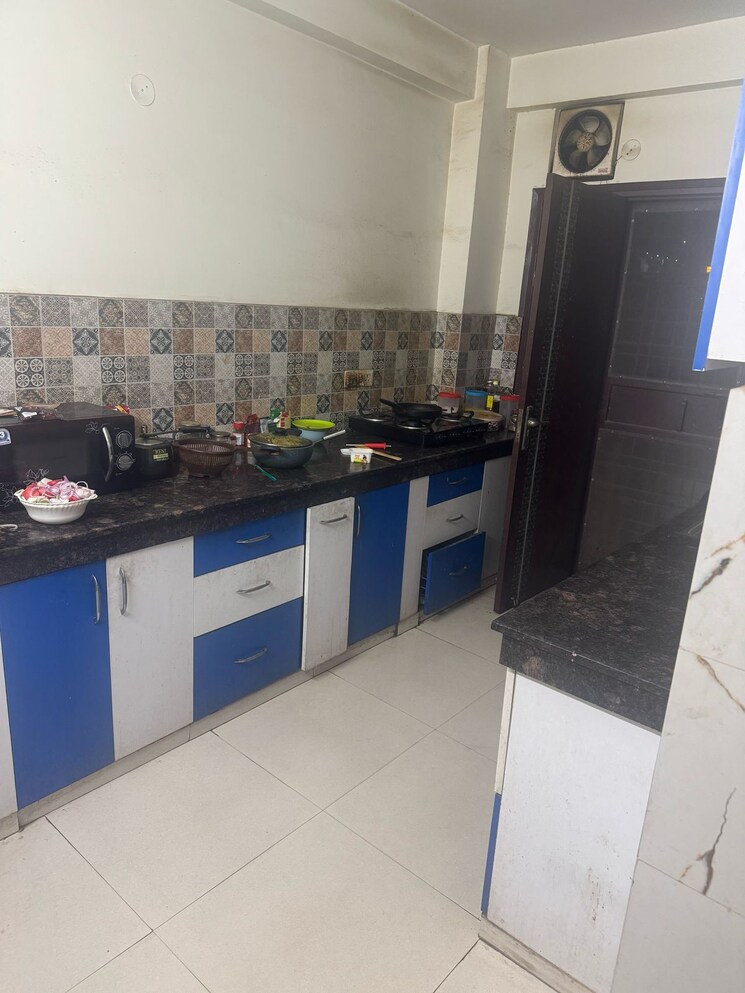 Kitchen, ardee-mall 3 Bedroom 300 Sq.Yd. Builder Floor In Sector 52 Gurgaon 9000829