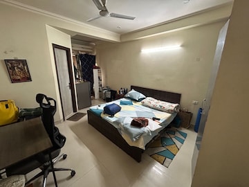 Team Area in 3 BHK Builder Floor at Ardee Mall, Sector 52 – for Rent