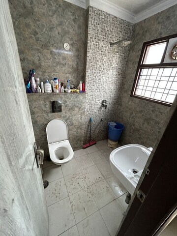 Bathroom in 3 BHK Builder Floor at Ardee Mall, Sector 52 – for Rent