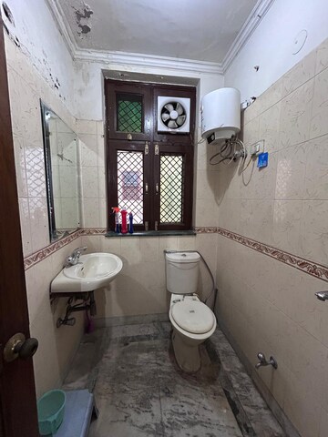 Team Area in 3 BHK Builder Floor at Uday Arden 45, Sector 45 – for Rent