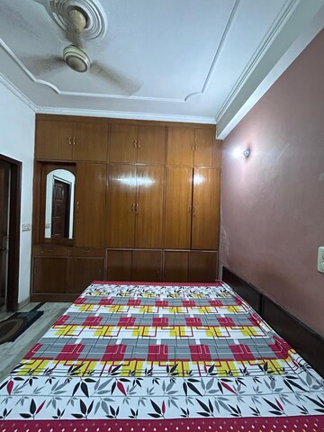 Bedroom in 3 BHK Builder Floor at Uday Arden 45, Sector 45 – for Rent