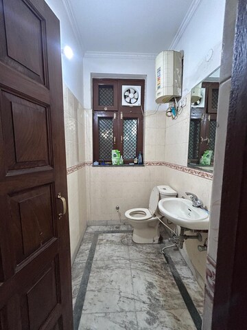 Bathroom in 3 BHK Builder Floor at Uday Arden 45, Sector 45 – for Rent