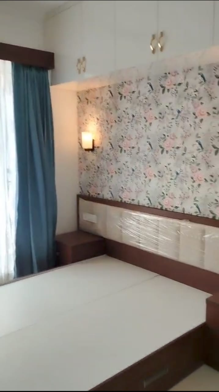 4 BHK + Servant Room,Study Room,Extra Room Apartment For Sale in Avenue Road