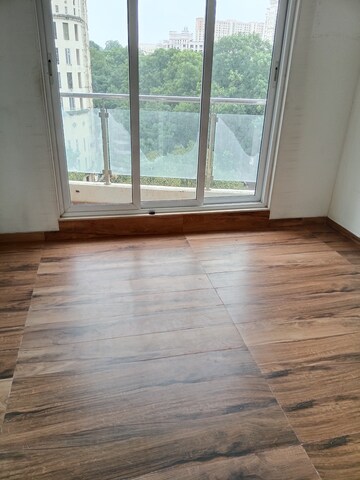 Room in 2 BHK Apartment at Rosa Manhattan, Ghodbunder Road – for Rent