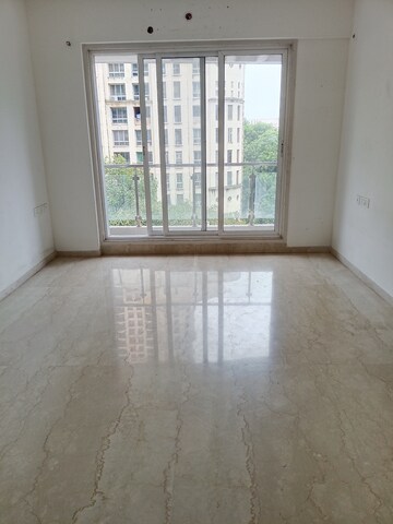 Room in 2 BHK Apartment at Rosa Manhattan, Ghodbunder Road – for Rent