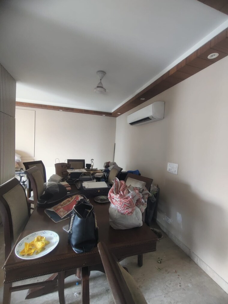  Parking, greater kailash i 4 Bedroom 2700 Sq.Ft. Builder Floor In Greater Kailash I Delhi 9000888