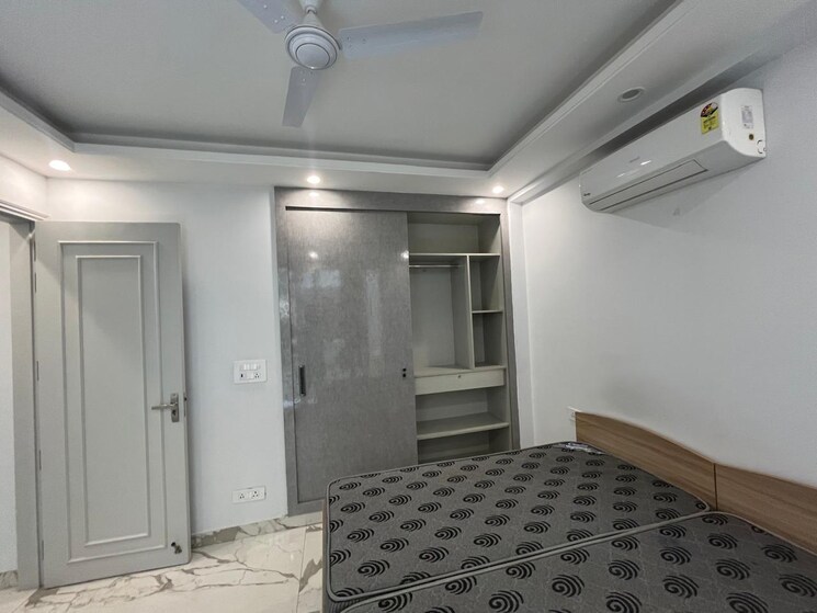 Bedroom, vasant kunj enclave 3 Bedroom 110 Sq.Yd. Builder Floor In Vasant Kunj Enclave Delhi 9000904